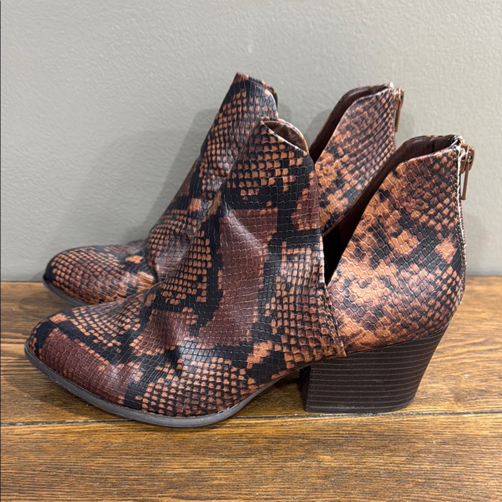 Boots SO brown 9.5 women’s size 9-1/2
